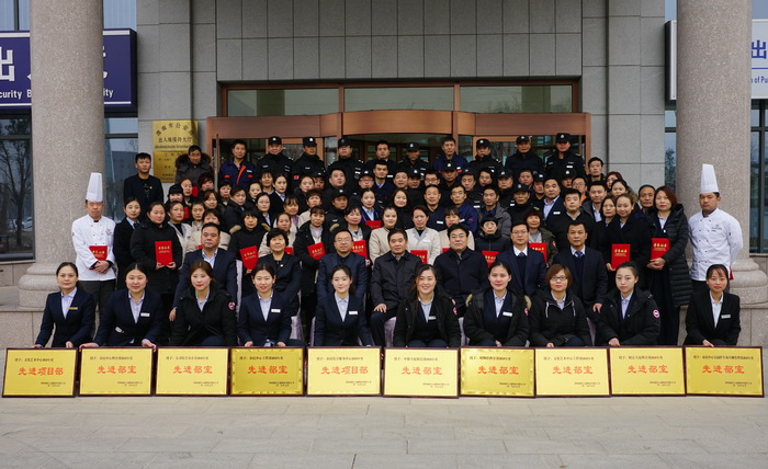 優(yōu)秀單位及個(gè)人合影留念.jpg